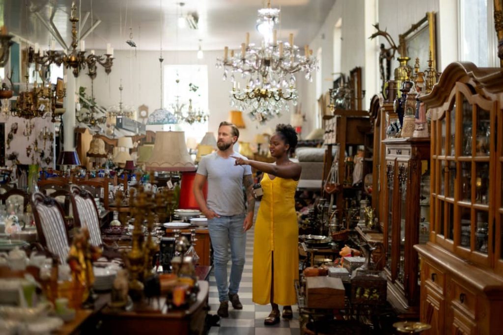 Invertir en antigüedades en 2026: objetos antiguos y de colección como oportunidad de inversión